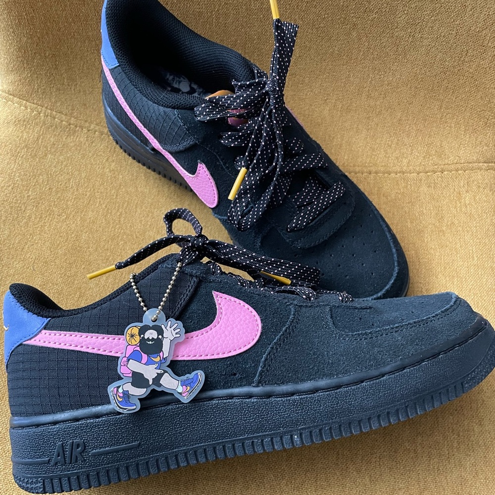 Nike Air Force 1 LV8 2 Black Magic Flamingo